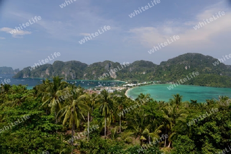 The view from the Viewpoint on the Town of Ko PhiPhi on Ko Phi Phi Island outside of the City of Krabi on the Andaman Sea in the south of Thailand. 