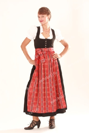 junge Frau in Tracht 