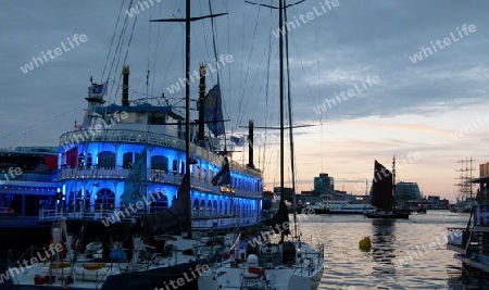 Riverboat im Hafen