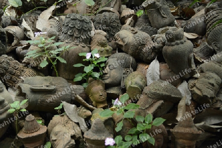 Traditionelle Figuren stehen im Garten von Ban Phor Linag Meuns Terracota Art zum Verkauf bereit dies im Terracota Garden in Chiang Mai im norden von Thailand in Suedostasien.