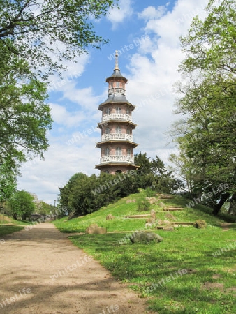 Chinesischer Glockenturm im Schlosspark Oranienbaum