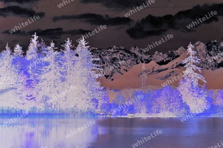 Berglandschaft mit See im UV Licht