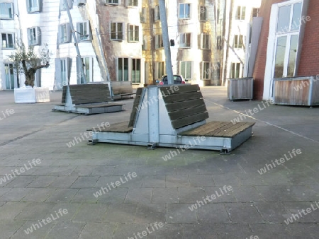 Medienhafen D?sseldorf - Vor dem neuen Zollhof 2