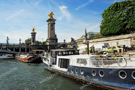 Hausboote auf der Seine