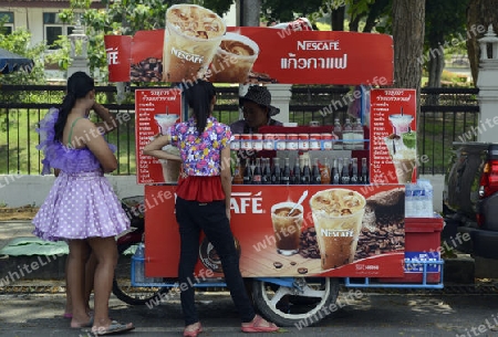 Das Songkran Fest oder Wasserfest zum Thailaendischen Neujahr ist im vollem Gange in Ayutthaya noerdlich von Bangkok in Thailand in Suedostasien.  