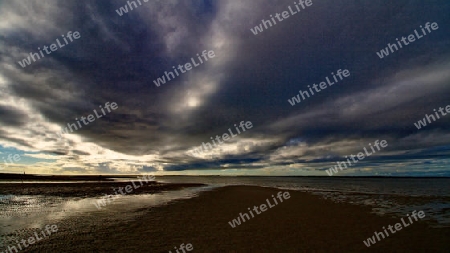 Wolken ?ber dem Strand von Utersum auf F?hr