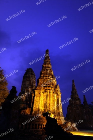 Der Wat Chai Wattanaram Tempel in der Tempelstadt Ayutthaya noerdlich von Bangkok in Thailand. 