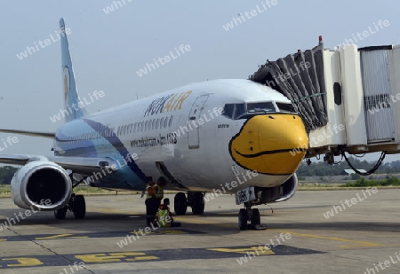 Ein Flugzeug der Nok Air in Thailand in Suedostasien.