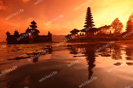 Asien, Suedost, Indonesien, Bali, Insel, Zentral Bali, Lake, Bratan, See, Tempel, Pura Ulun Danu, Landschaft,   (Urs Flueeler) 