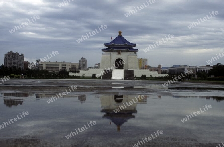 Das Chiang Kai Shek Memorial mit dem Grossen Platz  in der Hauptstadt Taipei im norden der Insel Taiwan.