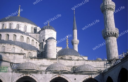 Die Blaue Moschee im Stadtteil Sulranahmet in Istanbul in der Tuerkey.