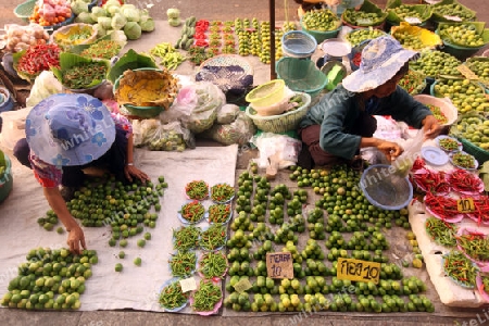 Der Markt am Morgen in der Altstadt von Chiang Rai in der Provinz chiang Rai im Norden von Thailand in Suedostasien.