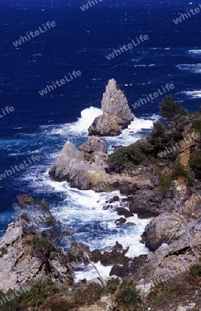 Die Landschaft beim Cap de Formentor auf der Halbinsel Formentor im Februar im Osten der Insel Mallorca einer der Balearen Inseln im Mittelmeer.   