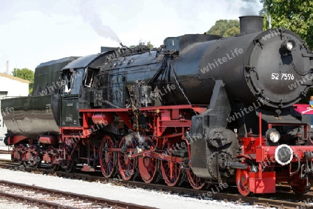 dampflokomotive Typ Nr. 52 auf Fahrt mit einem Sonderzug,Type steam locomotive No. 52 on a special train ride