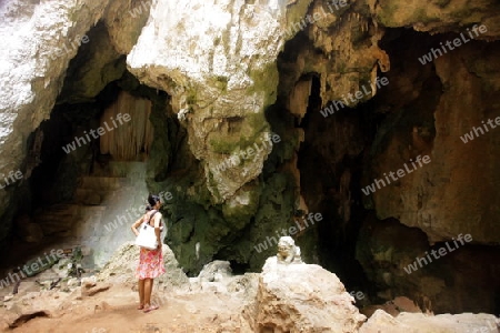 Die Hoehle Tham Phraya Nakhon mit dem Koenigssaal von Rama V aus dem Jahr 1890 in der Felsen Landschaft des Khao Sam Roi Yot Nationalpark am Golf von Thailand im Suedwesten von Thailand in Suedostasien.   (KEYSTONE/Urs Flueeler)