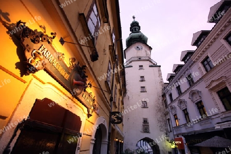 Europa, Osteuropa, Slowakei, Hauptstadt, Bratislava, Altstadt, Michalska Strasse, St Michaels Turm, Gasse, Sommer,  