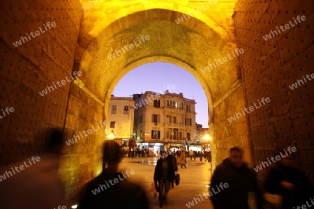 Afrika, Nordafrika, Tunesien, Tunis
Der Place de la Victoire mit dem Porte de France vor der Medina in der Altstadt der Tunesischen Hauptstadt Tunis. 






