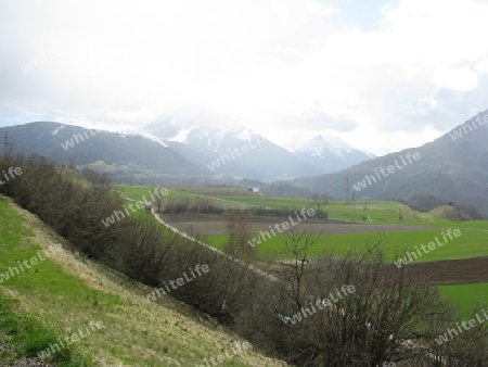 Tal in den tiroler Alpen, Oesterreich