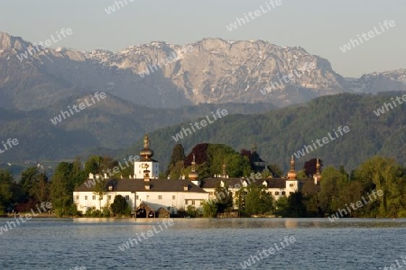 Kloster ?ber der See und die Alpen - Gmunden