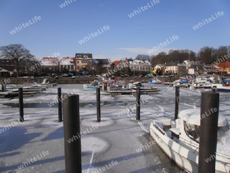 hafen im winter 2