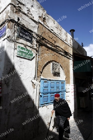 Afrika, Nordafrika, Tunesien, Tunis
Eine Gasse in der Medina mit dem Markt oder Souq in der Altstadt der Tunesischen Hauptstadt Tunis.



