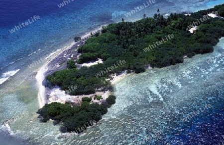 
Eine Luftaufname der Inselwelt mit der Insel Helengeli im Northmale  Atoll auf den Inseln der Malediven im Indischen Ozean.