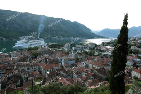 Europa, Osteuropa, Balkan. Montenegro, Mittelmeer, Adria, Kotor, Bucht von Kotor, Bucht, Altstadt, Dorf,  