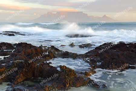 letztes Licht auf den Tafelberg, gesehen vom Bloubergstrand, Kapstadt, West Kap, Western Cape, S?dafrika, Afrika