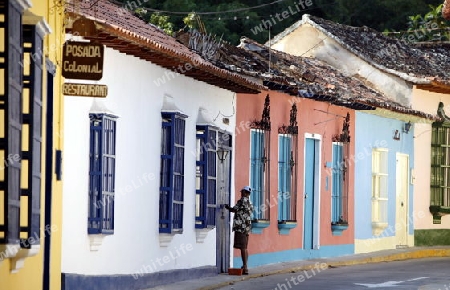 Amerika, Suedamerika, Venezuela, Karibik, Choroni Eine Gasse im Kolonialen Bergdorf von Choroni im Nationalpark Henri Pittier im zentralen norden von Venezuela