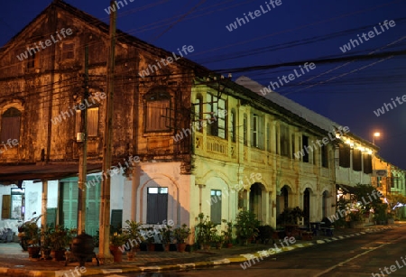 Ein kolloniales Haus in der Stadt Savannahet in zentral Laos an der Grenze zu Thailand in Suedostasien.