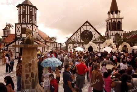 Suedamerika, Karibik, Venezuela, Colonia Tovar, Dorf, Haus, Kirche, Dorfzentrum, Deutsche Architektur, Schwarzwald Haus, Kollonie, mitten im Nebelwald, Landwirtschaft, Abend, Volksfest, Dorfplatz, Fest,