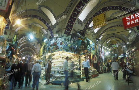 Der Markt, Souq oder Bzaar Kapali Carsi im Stadtteil Sultanahmet in Istanbul in der Tuerkey