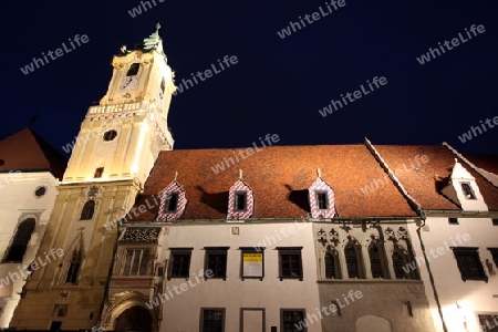 Europa, Osteuropa, Slowakei, Hauptstadt, Bratislava, Altstadt, Platz, Rathausplatz, Maximilianfontaene, Rathaus, Sommer,