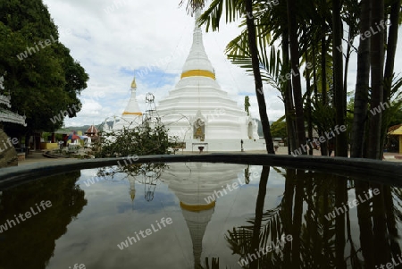 Der Tempel Wat Phra That Doi Kong Mu ueber dem Dorf Mae Hong Son im norden von Thailand in Suedostasien.