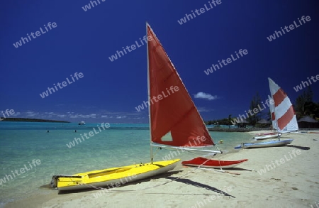 Ein Sandstrand an der ostkueste von Mauritius im Indischen Ozean. 