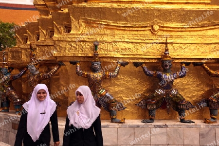 Die Tempelanlage des Wat Phra Kaew in Banglamphu in Bangkok der Hauptstadt von Thailand in Suedostasien.  