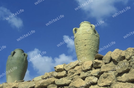 Keramik Toepfe in einer Toepferei auf der Insel Jierba im Sueden von Tunesien in Nordafrika.
