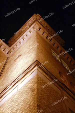 berliner hausfassade bei nacht