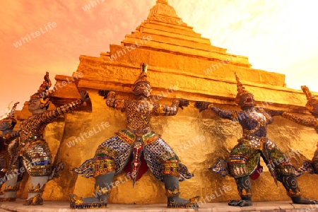 Eine Ramakien Figur im inneren des Wat Phra Keo im Tempelgelaende beim Koenigspalast im Historischen Zentrum der Hauptstadt Bangkok in Thailand. 