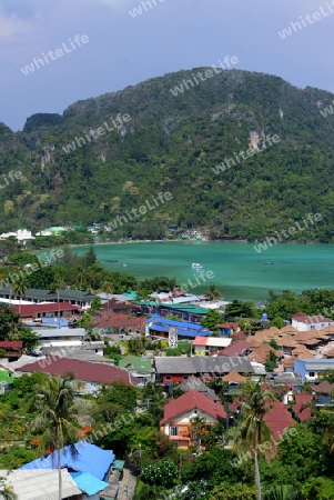 The view from the Viewpoint on the Town of Ko PhiPhi on Ko Phi Phi Island outside of the City of Krabi on the Andaman Sea in the south of Thailand. 