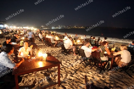 Asien, Suedost, Indonesien, Bali, Insel, Jimbaran Beach, Strand, Restautrant, Seafood, Abend, Nacht, Strandrestaurant, Romantik, Tourismus, Touristen, Meer, Fischrestaurant, Essen,   (Urs Flueeler) 