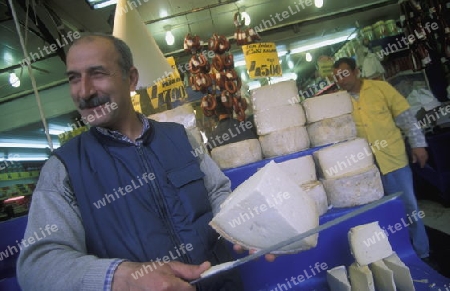 Der Markt, Souq oder Bzaar Kapali Carsi im Stadtteil Sultanahmet in Istanbul in der Tuerkey