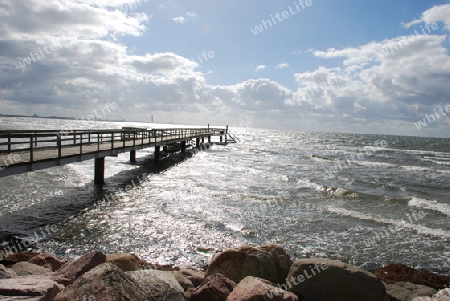 Holzsteg zur Ostsee