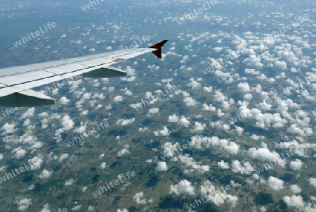 Die Landschaft von einem Flugzeug ueber die Umgebung von Ubon Ratchathani im nordosten von Thailand in Suedostasien.