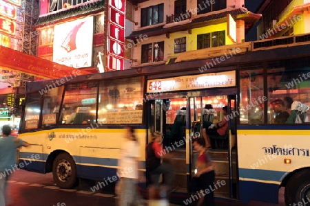 Die Charoen Krung Strasse im China Town von Bangkok der Hauptstadt von Thailand in Suedostasien. 