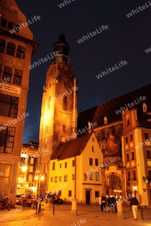 Die Elisabethkirche beim Stray Rynek Platz  in der Altstadt von Wroclaw oder Breslau im westen von Polen.  