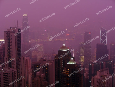 Sonnenuntergang und Smog in Hongkong