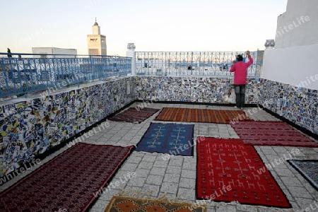 Afrika, Nordafrika, Tunesien, Tunis
Die Grosse Moschee Zaytouna von einer Dachterasse in der Medina oder  Altstadt der Tunesischen Hauptstadt Tunis. 





