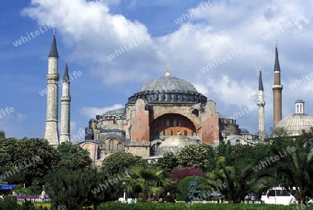 Die Aya Sofia Moschee im Stadtteil Sultanahmet in Istanbul in der Tuerkey.