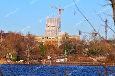 Blick auf die Havelbucht und auf den Turmneubau Garnisonkirche